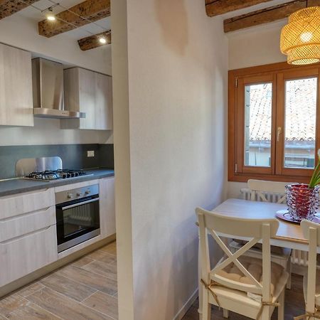Ecco Suites Apartments Венеция Экстерьер фото