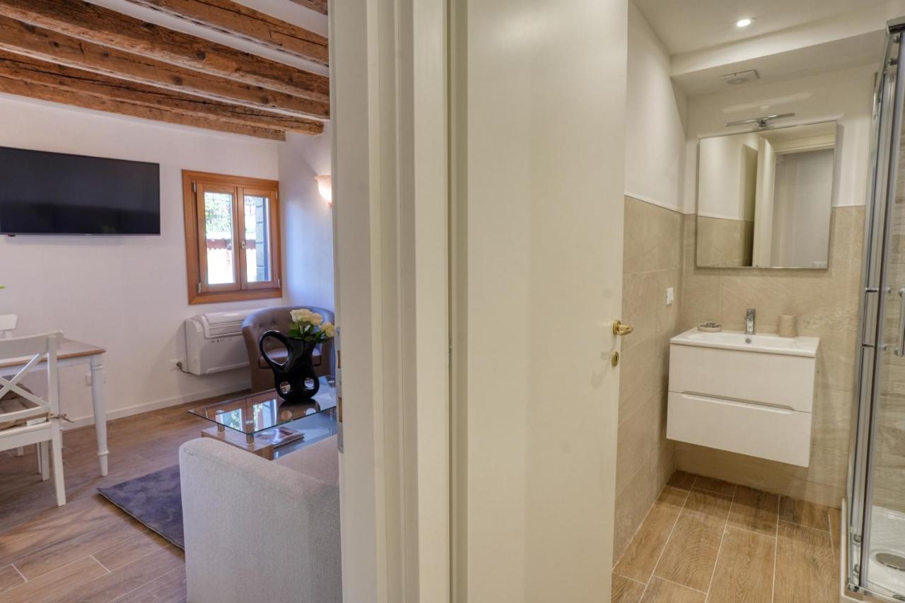 Ecco Suites Apartments Венеция Экстерьер фото