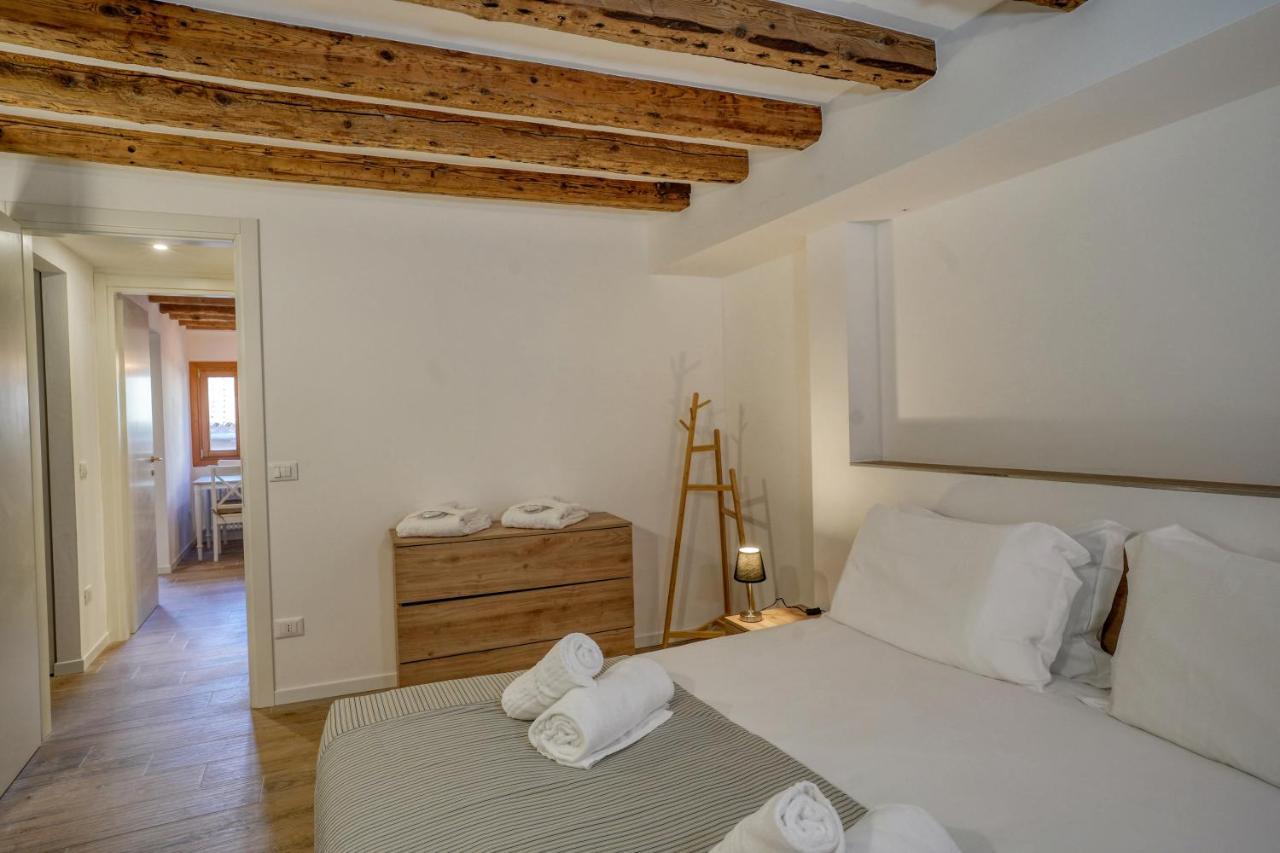 Ecco Suites Apartments Венеция Экстерьер фото