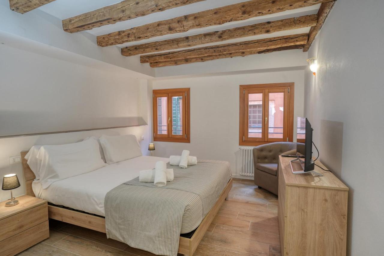 Ecco Suites Apartments Венеция Экстерьер фото