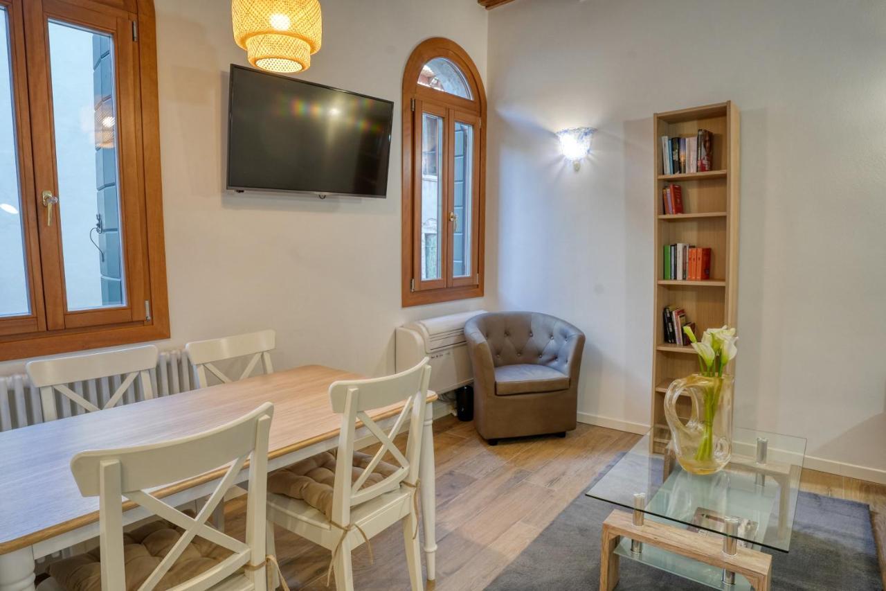 Ecco Suites Apartments Венеция Экстерьер фото