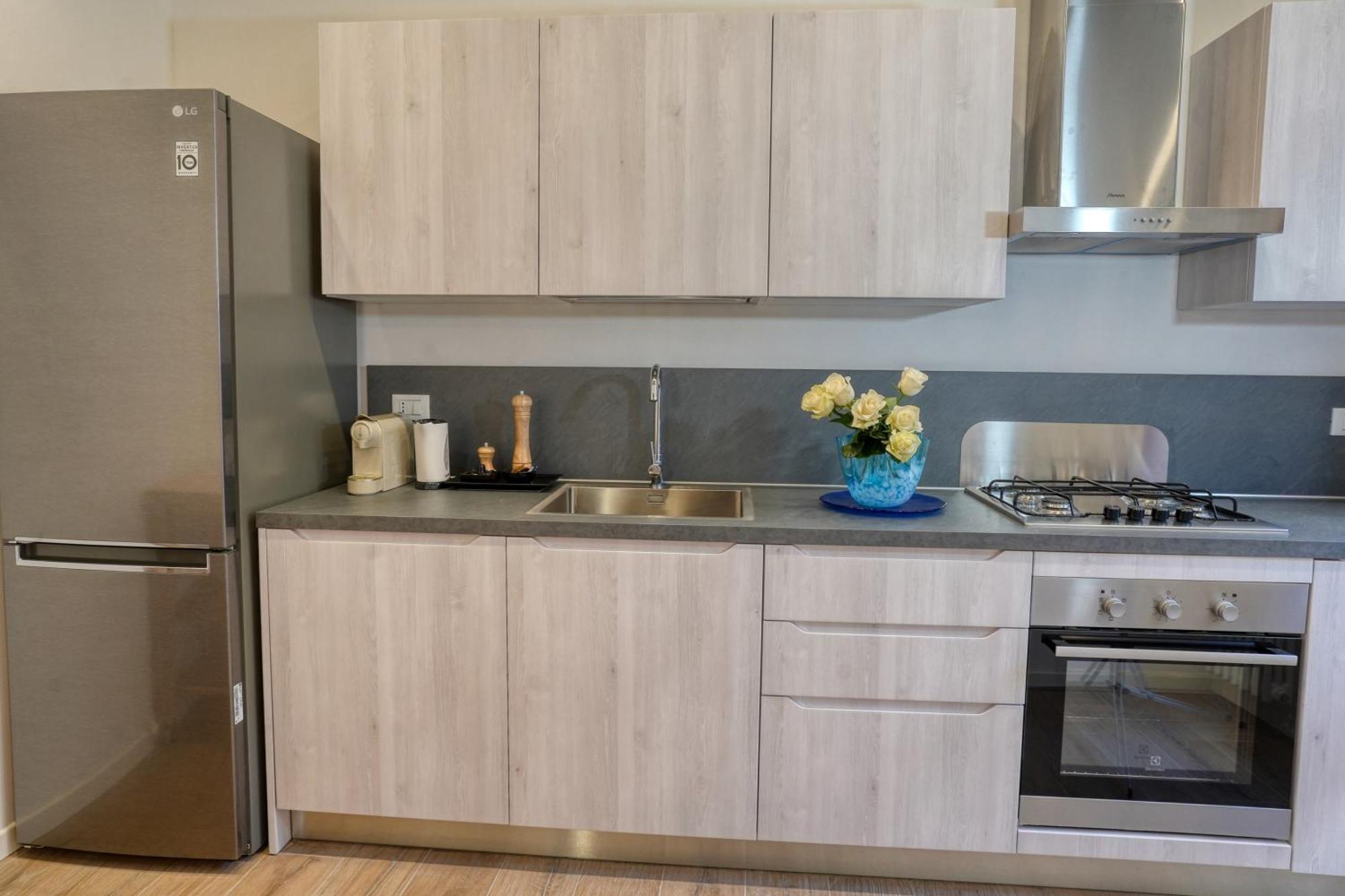 Ecco Suites Apartments Венеция Экстерьер фото