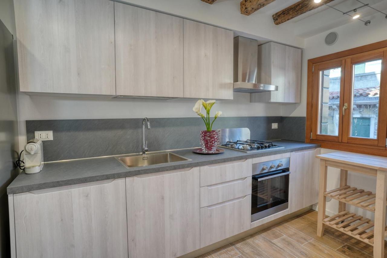 Ecco Suites Apartments Венеция Экстерьер фото
