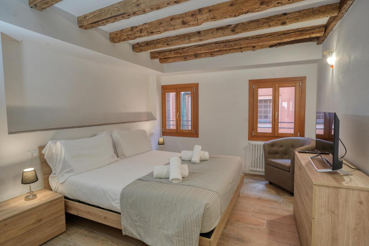Ecco Suites Apartments Венеция Экстерьер фото