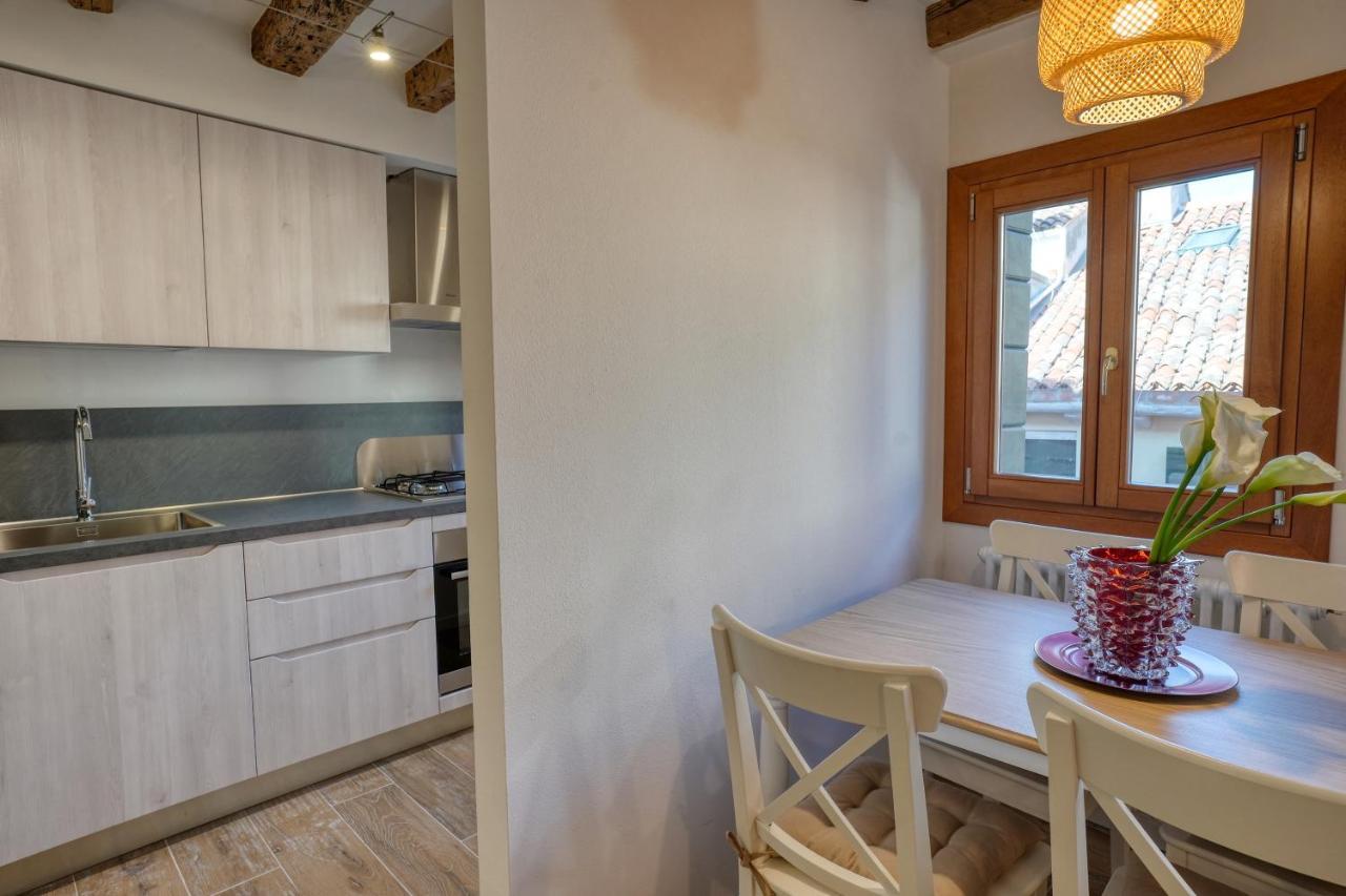 Ecco Suites Apartments Венеция Экстерьер фото
