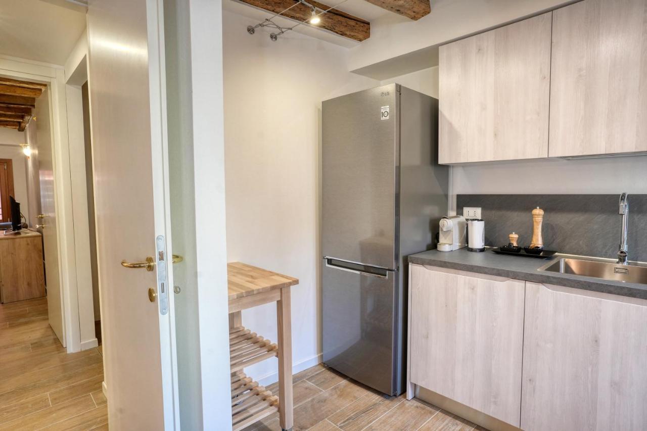 Ecco Suites Apartments Венеция Экстерьер фото