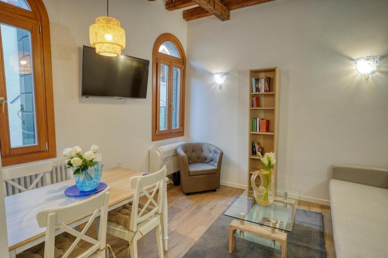 Ecco Suites Apartments Венеция Экстерьер фото