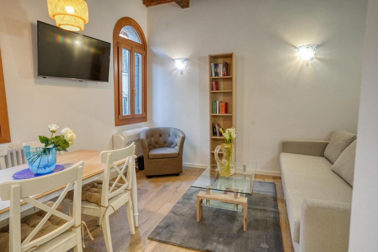 Ecco Suites Apartments Венеция Экстерьер фото