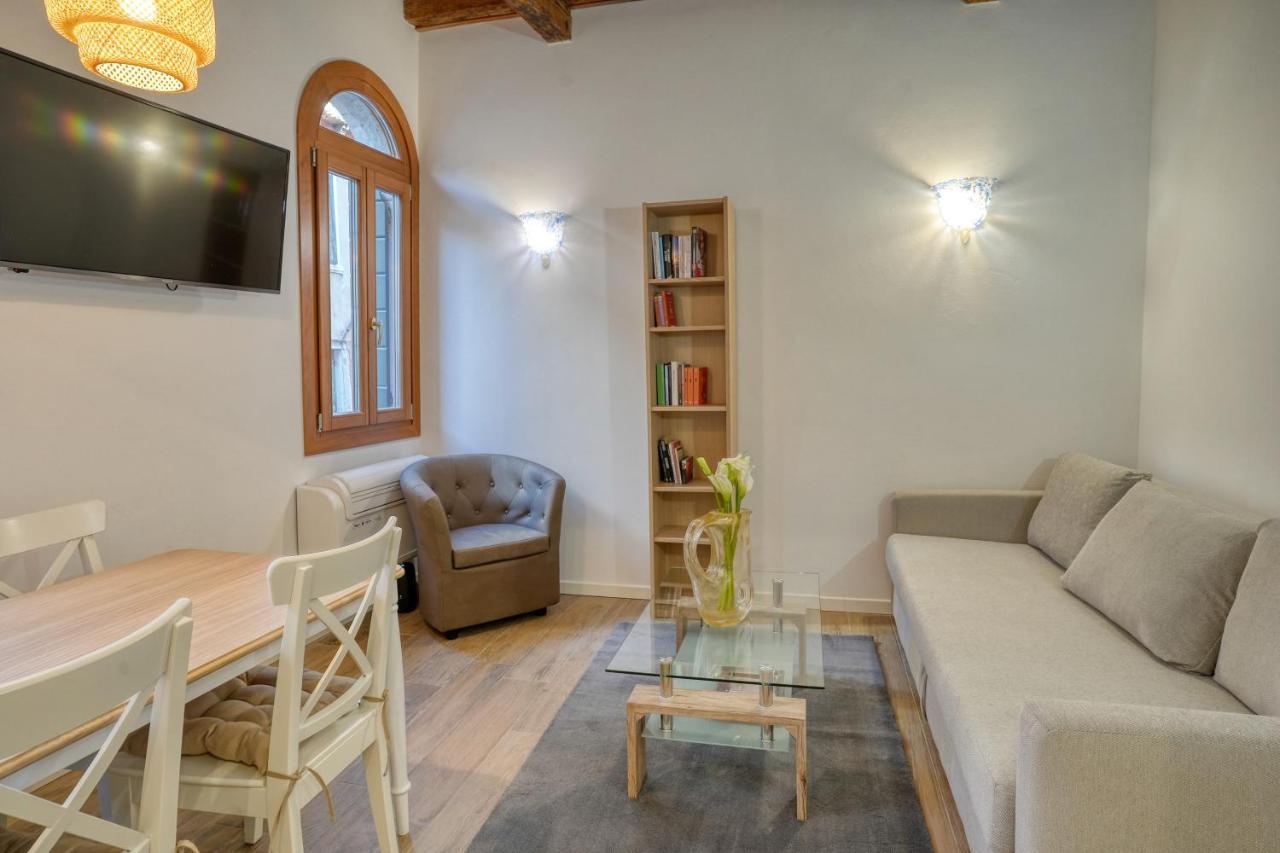 Ecco Suites Apartments Венеция Экстерьер фото