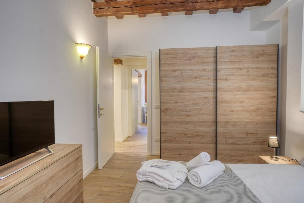 Ecco Suites Apartments Венеция Экстерьер фото