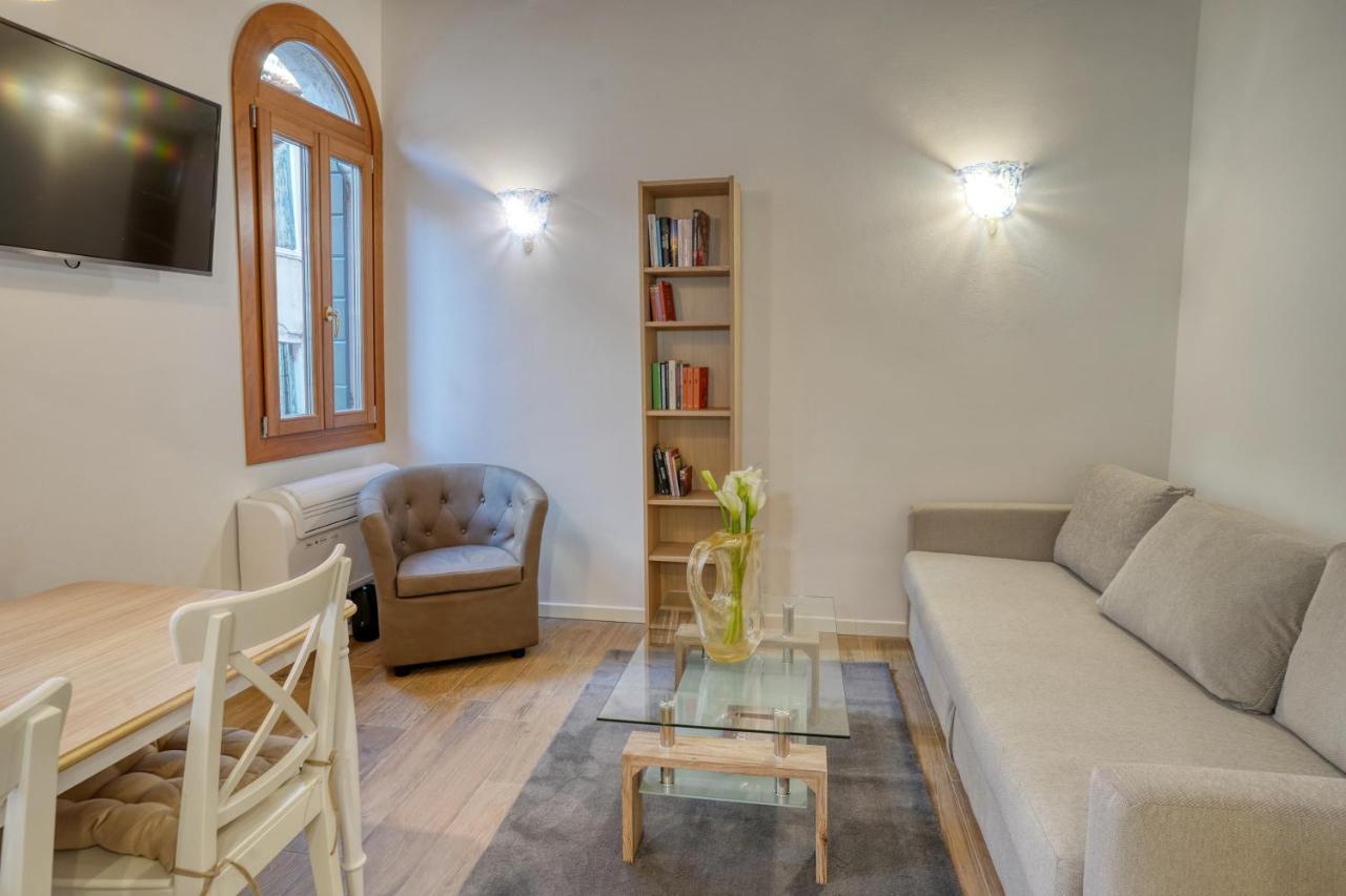 Ecco Suites Apartments Венеция Экстерьер фото