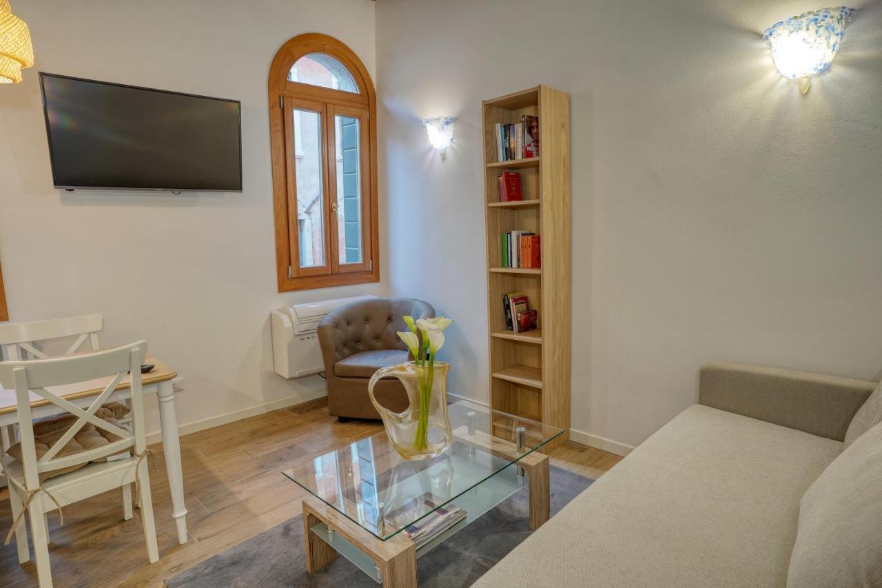 Ecco Suites Apartments Венеция Экстерьер фото