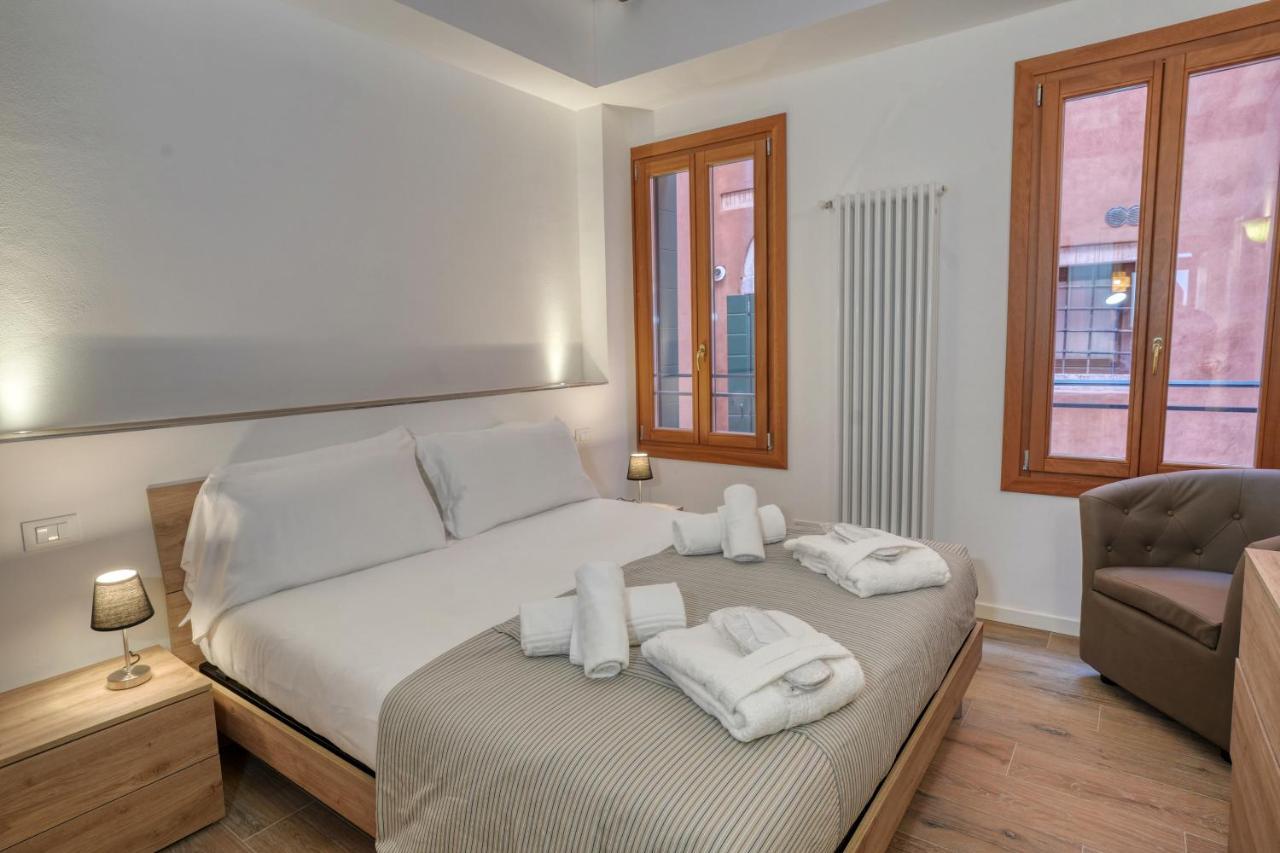 Ecco Suites Apartments Венеция Экстерьер фото
