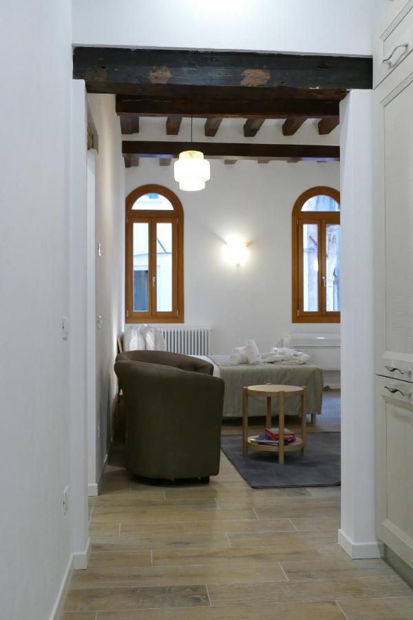 Ecco Suites Apartments Венеция Экстерьер фото