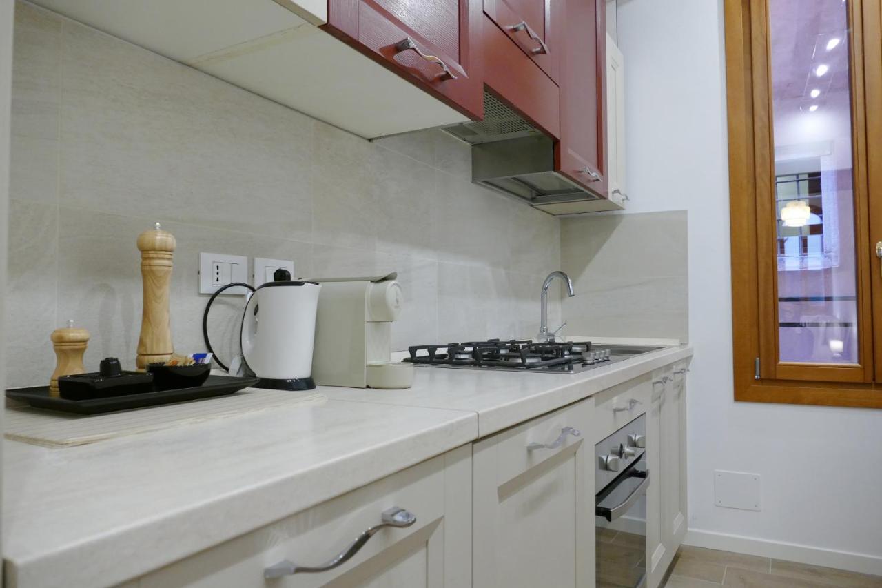 Ecco Suites Apartments Венеция Экстерьер фото
